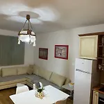 Apartamento Vacations Apartment, 50 M From The Golem (Tirana)