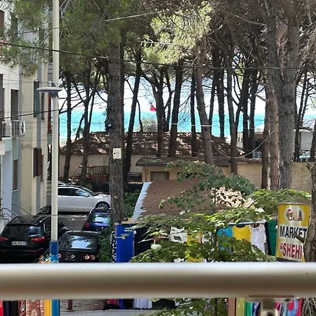 Vacations Apartment, 50 M From The Apartamento Golem (Tirana)