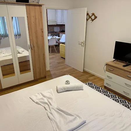 Apartamento Vacations Apartment, 50 M From The *