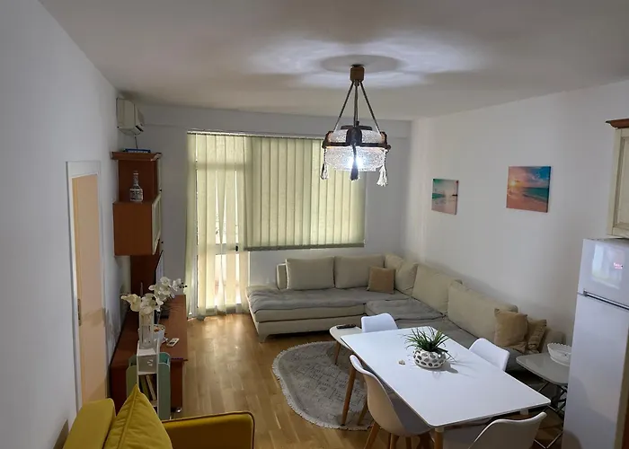 Apartment Vacations Apartment, 50 M From The Golem (Tirana)